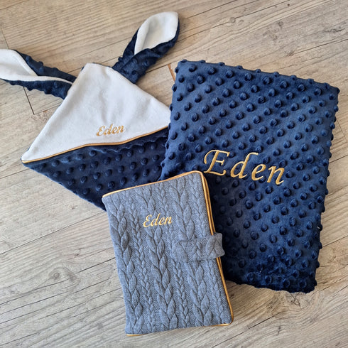 Coffret Bébé Personnalisé  Chic – Couverture, Doudou et Protège Carnet – Quantité Limitée